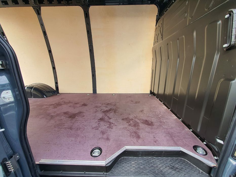 Zabudowa busa Iveco Daily 16m3, 18m3 podłoga, boki, nadkola MONTAŻ