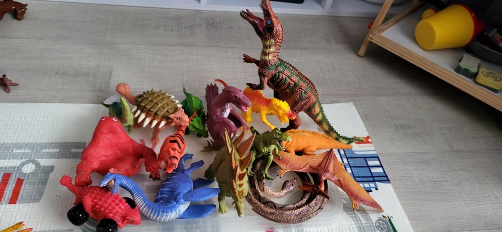 Набор динозавров  15 штук