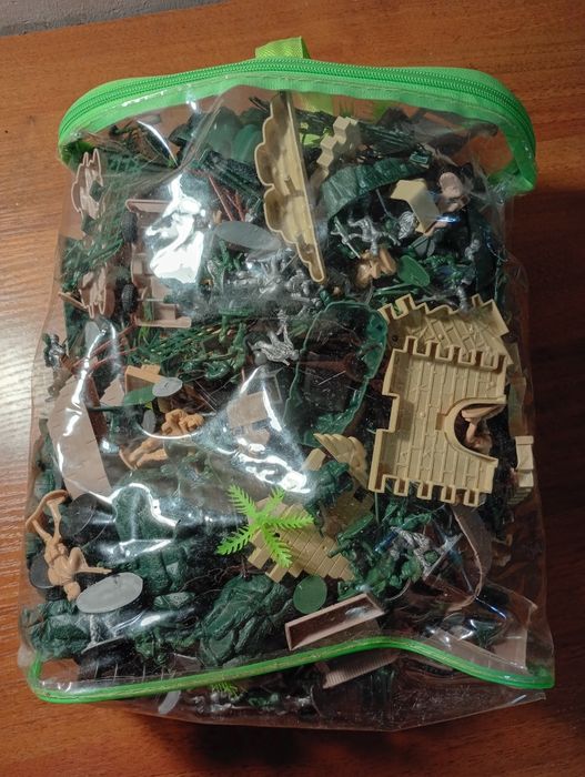 Duży zestaw żołnierzyków – kompletne wojsko + akcesoria, pojazdy (B41)