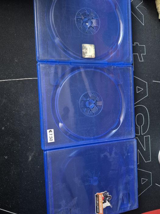 Sprzedam pudełko używane bo nie potrzebuję 3 sztuki do gier ps4