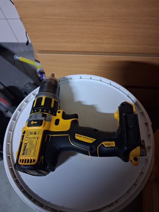 Wiertarko wkrętarka udarowa dewalt 18V bodybodyXR dcd795N