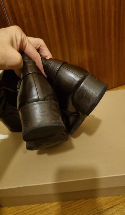Botas em Pele Castanho