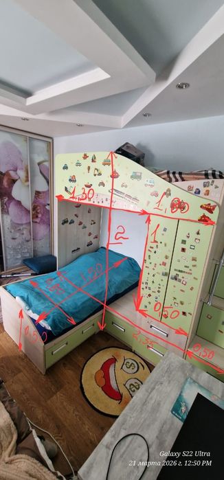 Дитяче двоярусне ліжко з шафою