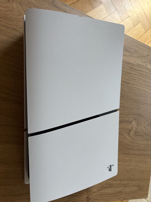 PS5 slim z napedem 1Tb 1 pad z orginalnym pudelkiem.