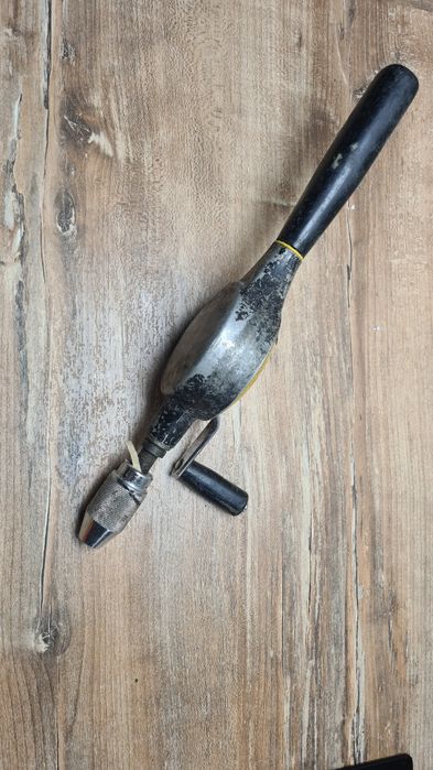 Stara wiertarka reczna