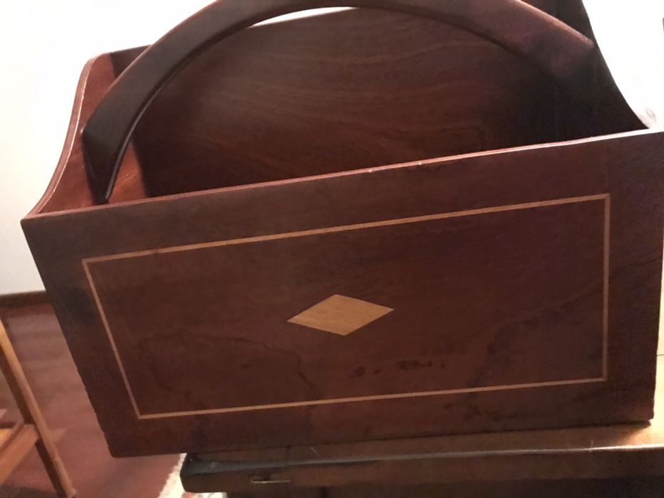 Porta revistas em madeira