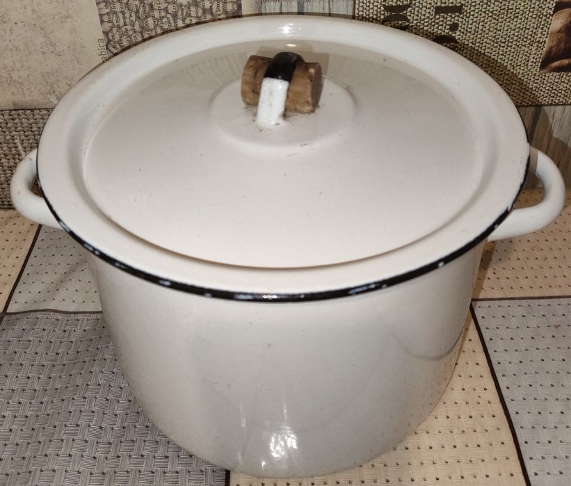 Кастрюля эмалированная на 4,5 литра, СССР