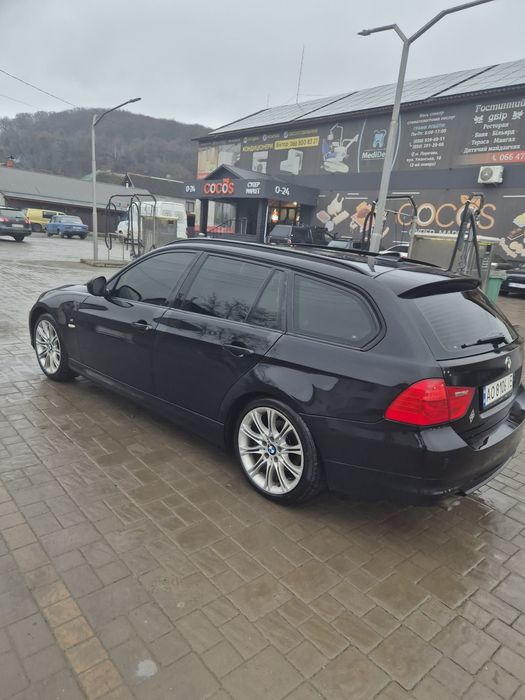 Продам БМВ 3 серії 2011 року в хорошому стані.