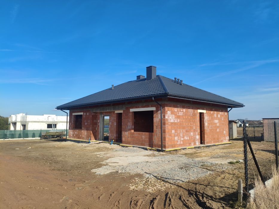 Nowy dom parterowy 110m², działka 800m², 2 km od Zalewu Sulejowskiego