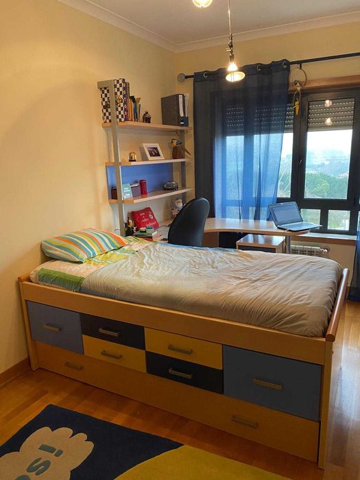 Cama de quarto com arrumação