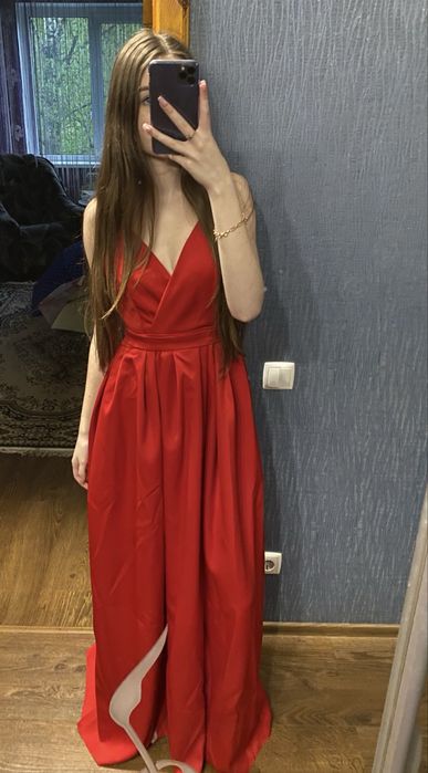 Випускна сукня червона