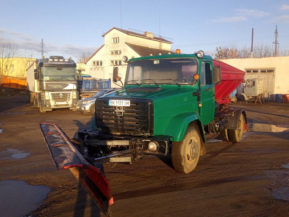 КДМ Зил 4331 піскорозкидач з відвалом