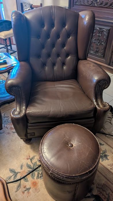 Conjunto sofá + 2 cadeirões+ 2 pousa pés