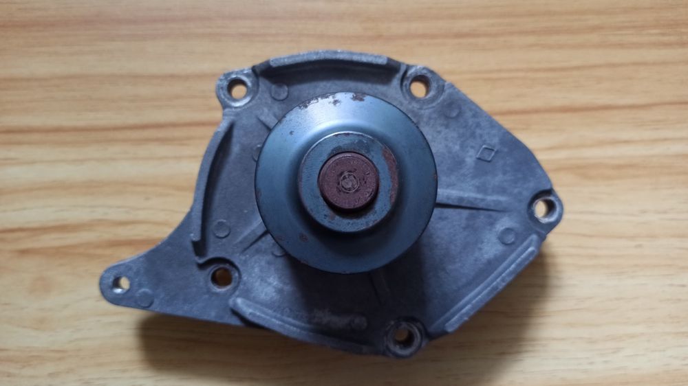 Помпа водяной насос INA для К9К 1.5 dci