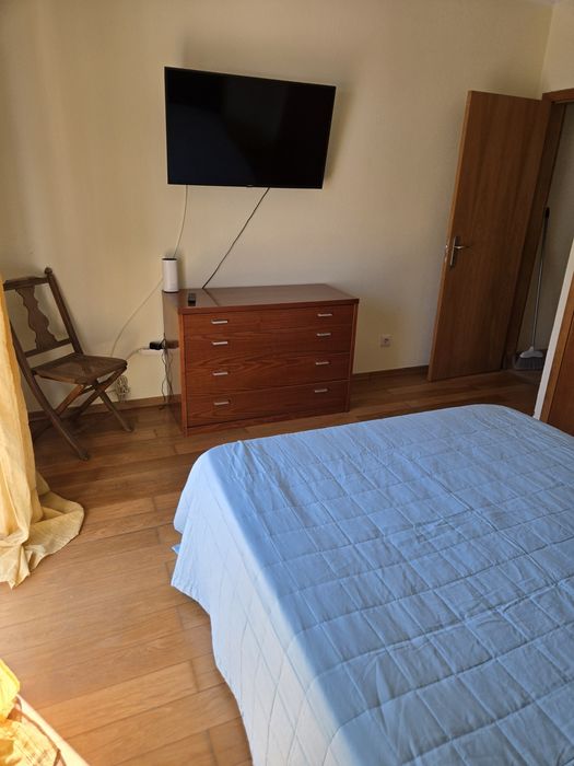 Alugo quarto com casa de banho individual