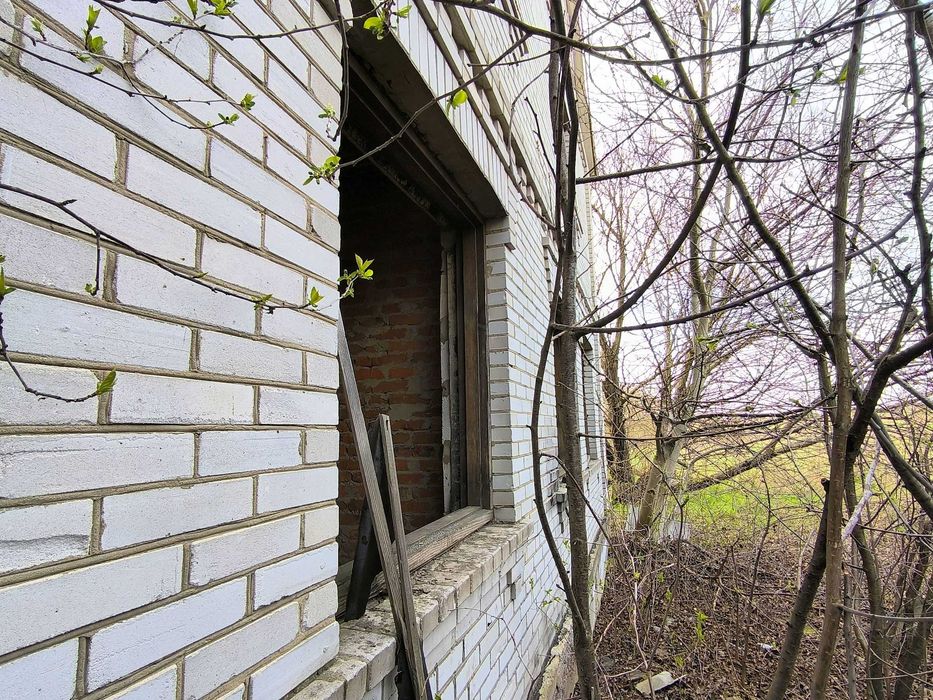 Недорого!Недобудований будинок та 15сот.в Макарові.Підведено газ.
