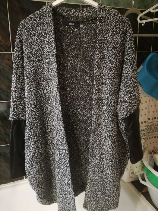 Krótki kardigan damski