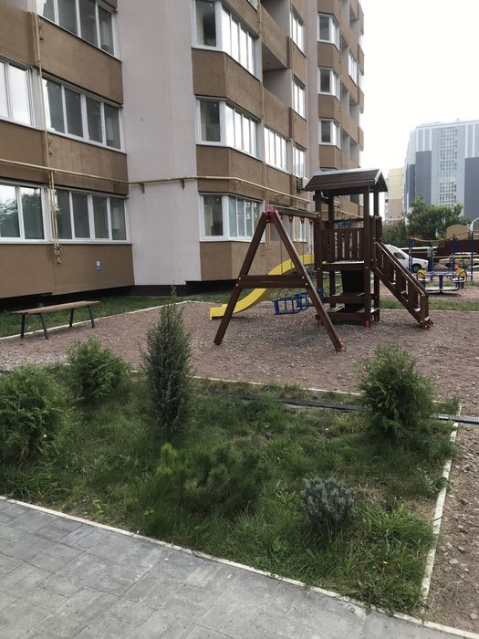 квартира подобово Світло не вимикають, центр автономне опалення