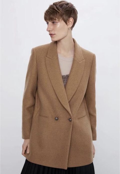Фантастичний вовняний піджак із щільної тканини від бренду zara
