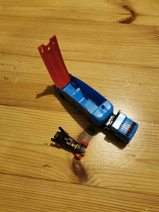 HOT WHEELS Ciężarówka stunt team