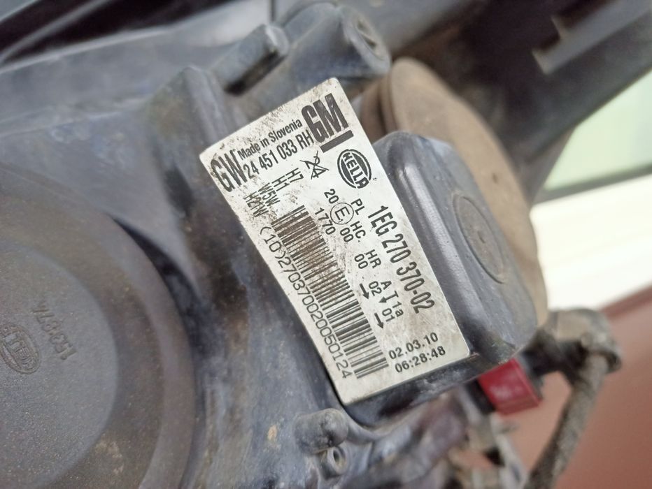 Opel Astra H lampa przednia prawa reflektor przód pasażera