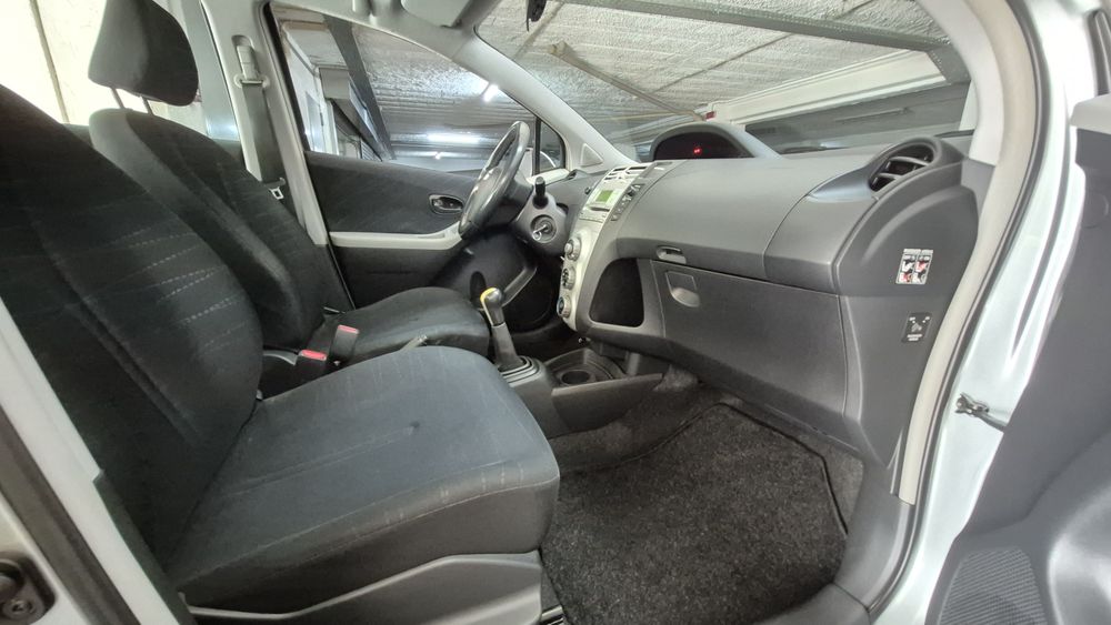 Toyota Yaris 1.0 VVT-i 69cv — 128.000 km — Excelente Estado