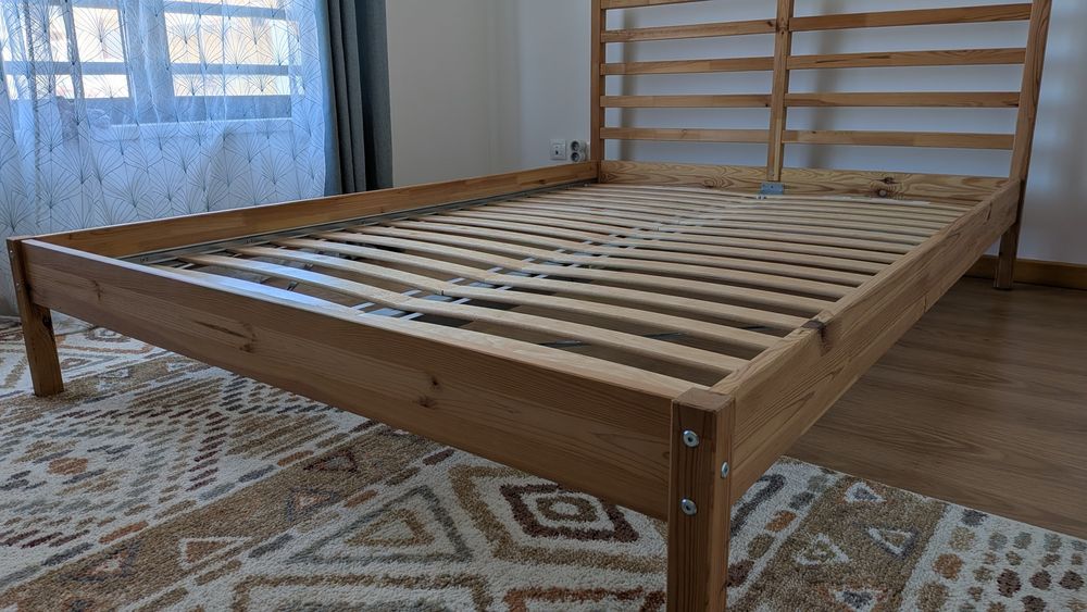 Vendo Cama de casal madeira pinho 140x200