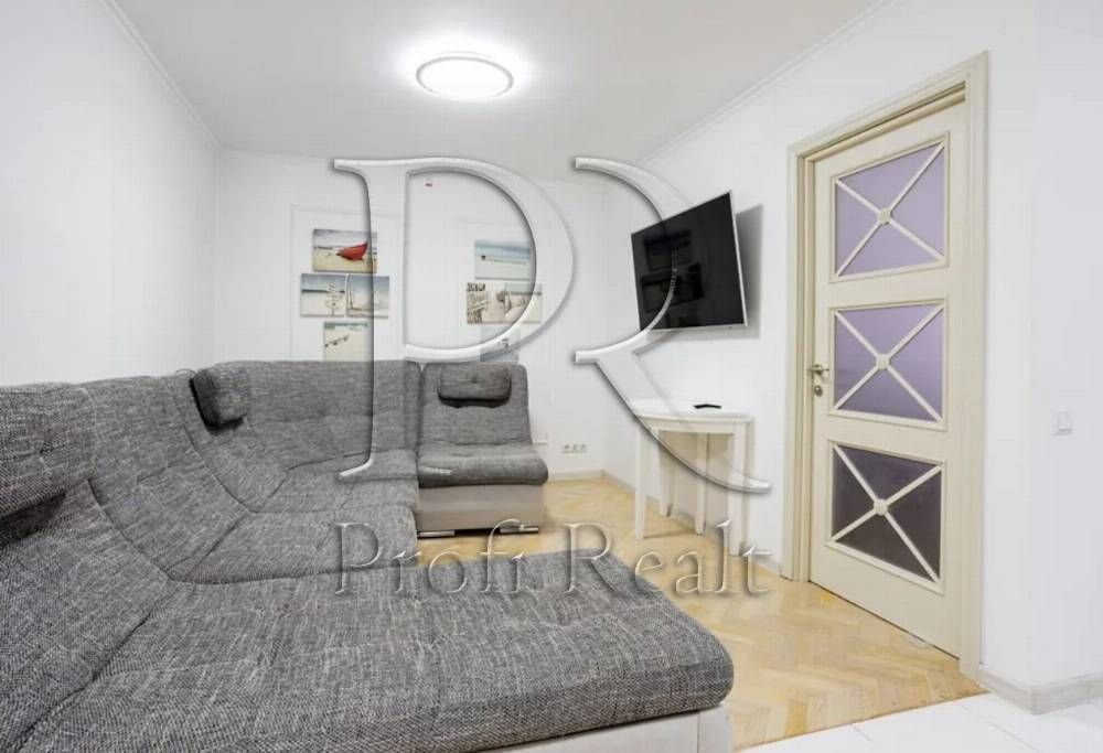 Продаж 4 кімнатна квартира вул. Шептицького 3Б / метро Лівобережна