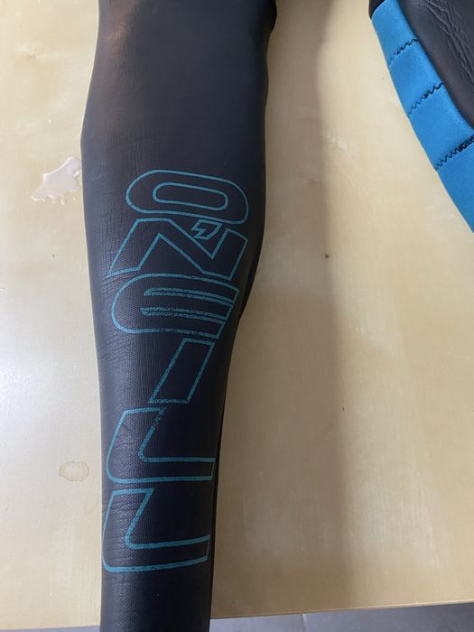 O'Neill surf suit top brand