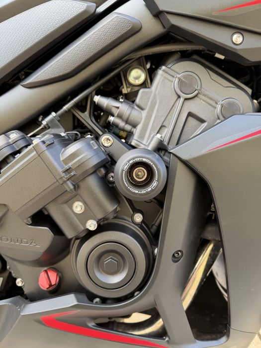Honda CBR650R e-clutch 2024 (Garantia)