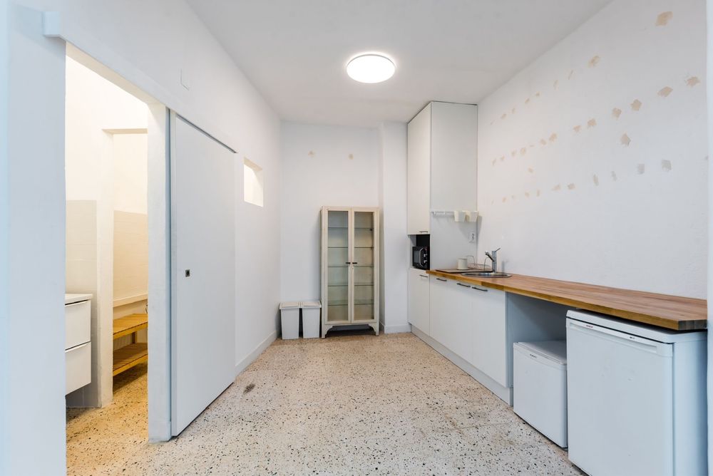 Armazém 290m2 - Sacavém