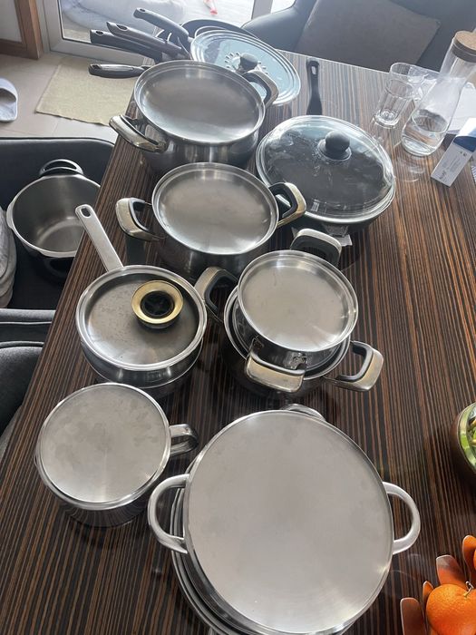 Trem de cozinha tachos e frigideiras