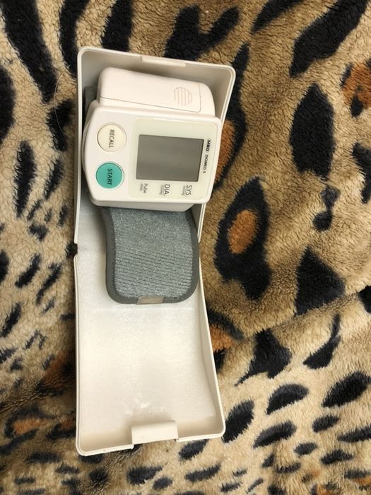 Тонометр мерять давление