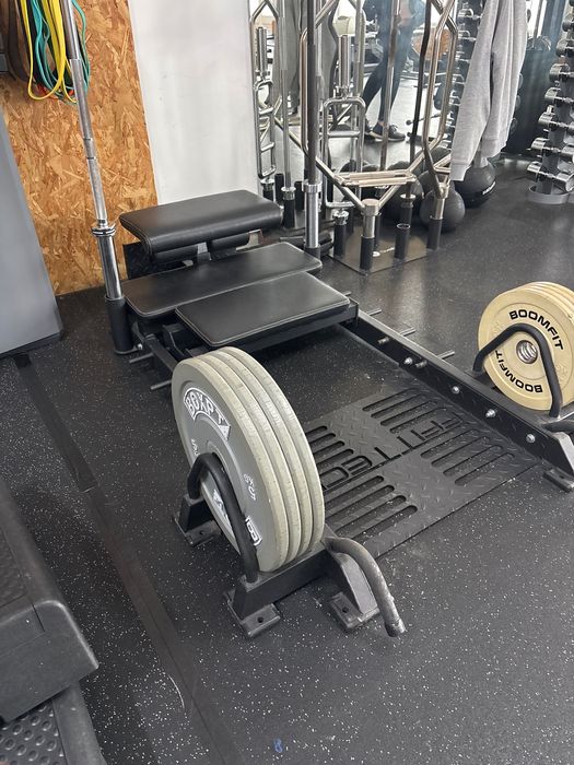 Máquina de Gluteo - Profissional (Azafit)