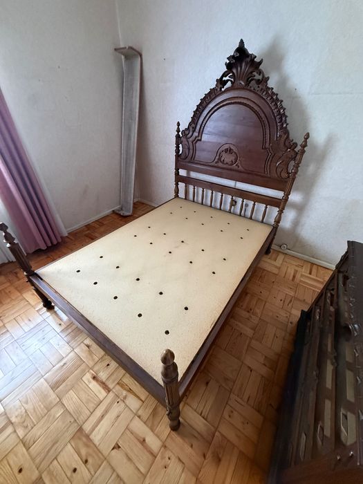 Cama em castanho