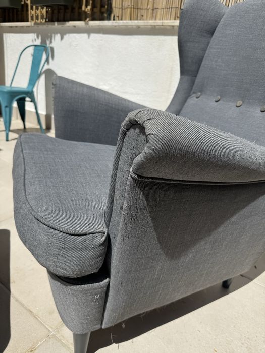 Poltrona IKEA STRANDMON + repousa-pés