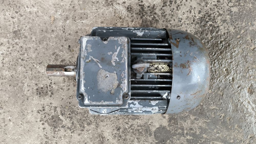 7,5 квт 728 об. Електродвигун 380. Электродвигатель