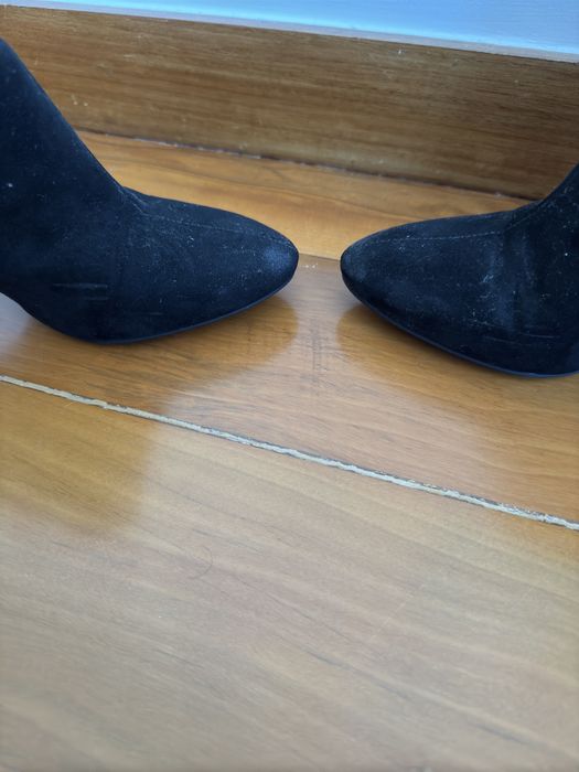 Botins de salto alto pretos