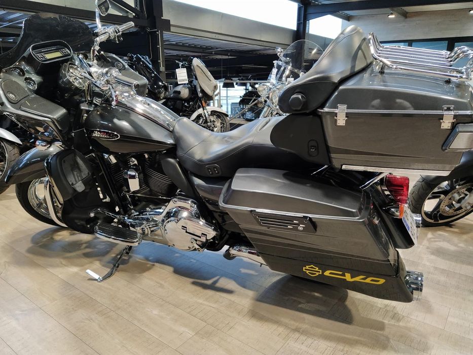 Harley davidson  road glid cvo