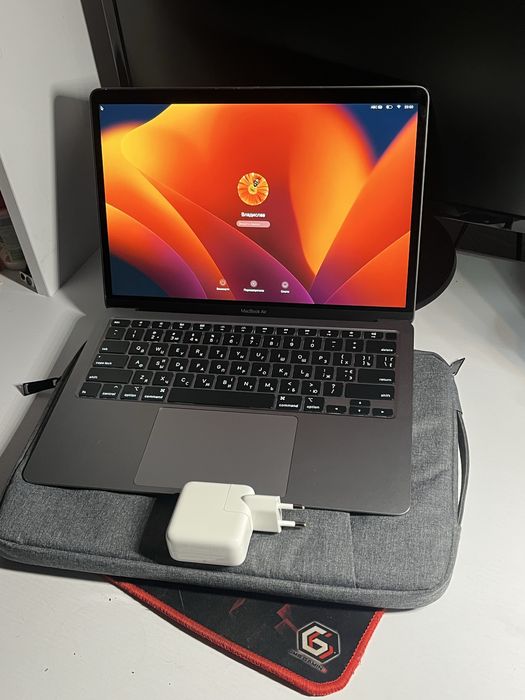 MacBook Air 13“ 2020 i3/8/256