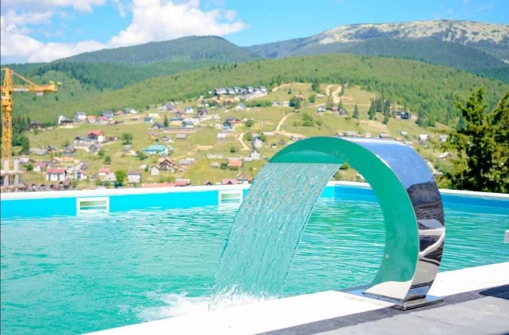 Діючий готель-ресторан в Поляниці