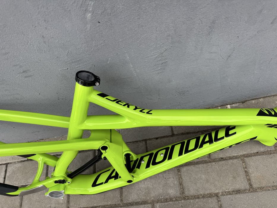 Rama Cannondale Jekyll 27,5 S M carbon Powystawowa