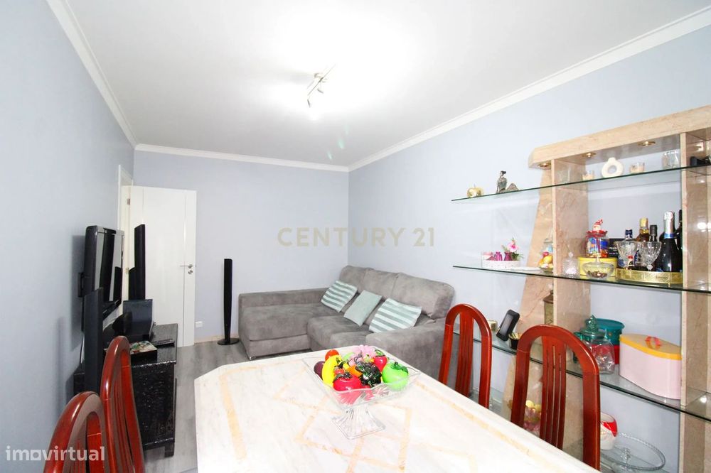 Disponível T3 Remodelado na Torre da Marinha a 2 minutos do Rio Sul Sh