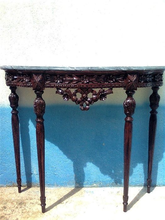 Mesa de apoio, antiga em pedra e madeira