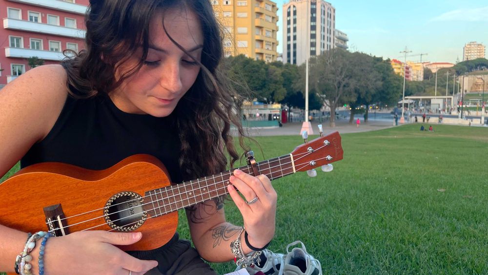 Aulas Guitarra, Ukulele, Teoria Musical, Harmonia e Treino Auditivo