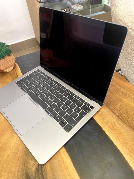 Ноутбук Apple MacBook Air 13" i5/8/128GB Space Gray (MVFH2) 2019