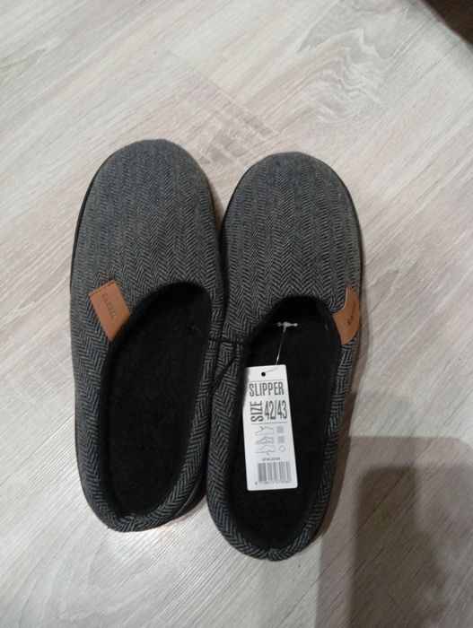 Męskie ciepłe nowe kapcie 42/43