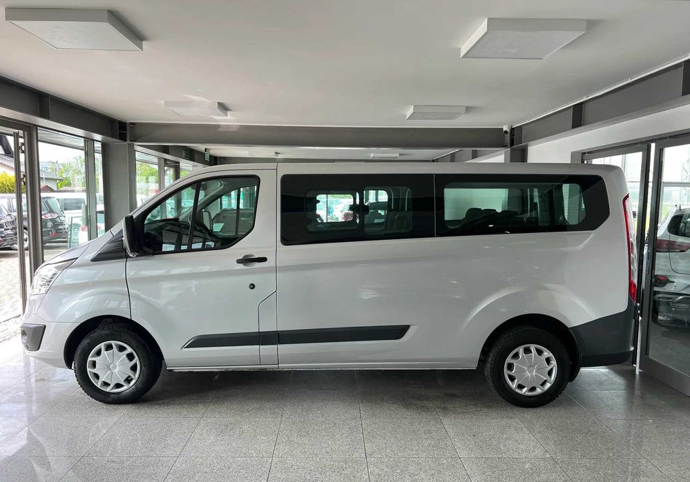 Wynajem busa 9 osobowego, wyjazdy krajowe i zagraniczne + BOX dachowy