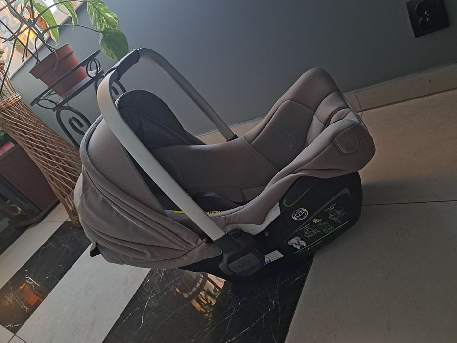 Nosidełko, fotelik samochodowy