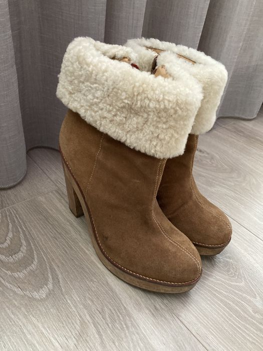 Замшевые ботинки на толстом каблуке